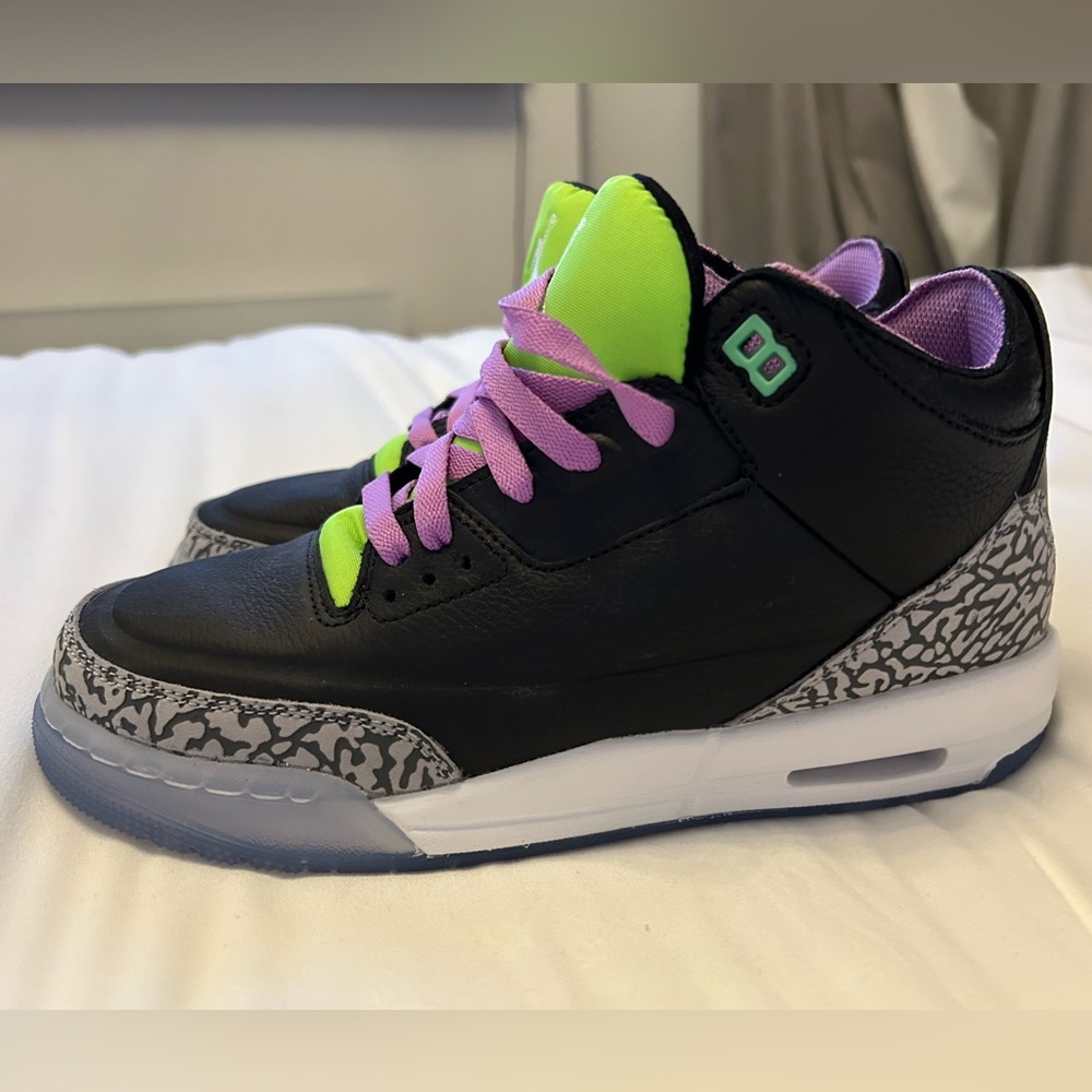 Brand new Jordan 3 sneakers for sale. Size 6.5y (which fits 6.5M and 8W) - Picture 6 of 7